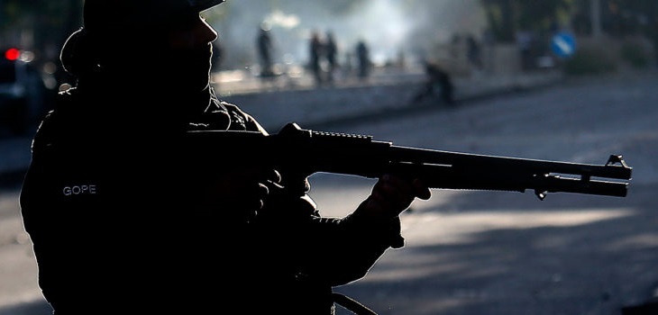 Colegio Médico notificó que joven perdió ambos ojos tras recibir impacto de balines durante protesta