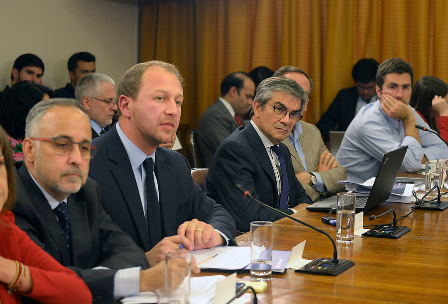 Comisión de Constitución de la Cámara de Diputados aprueba la rebaja de 50% en dietas parlamentarias