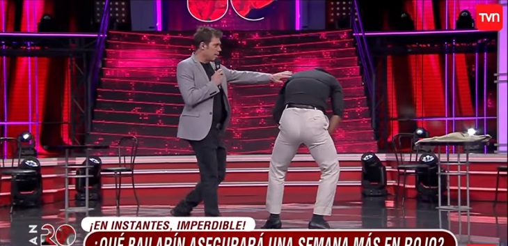 Hernán Arcil sufrió incómodo impasse tras presentación en el 'Gran Rojo': rajó su pantalón