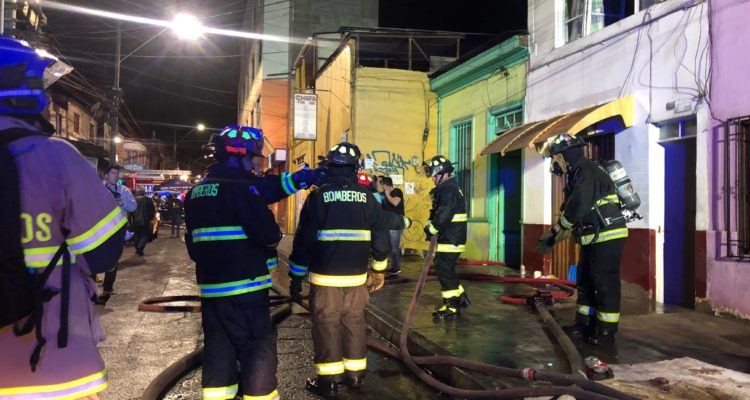 Tragedia en Iquique: dos niños y un adulto murieron calcinados en incendio que afectó a un cité