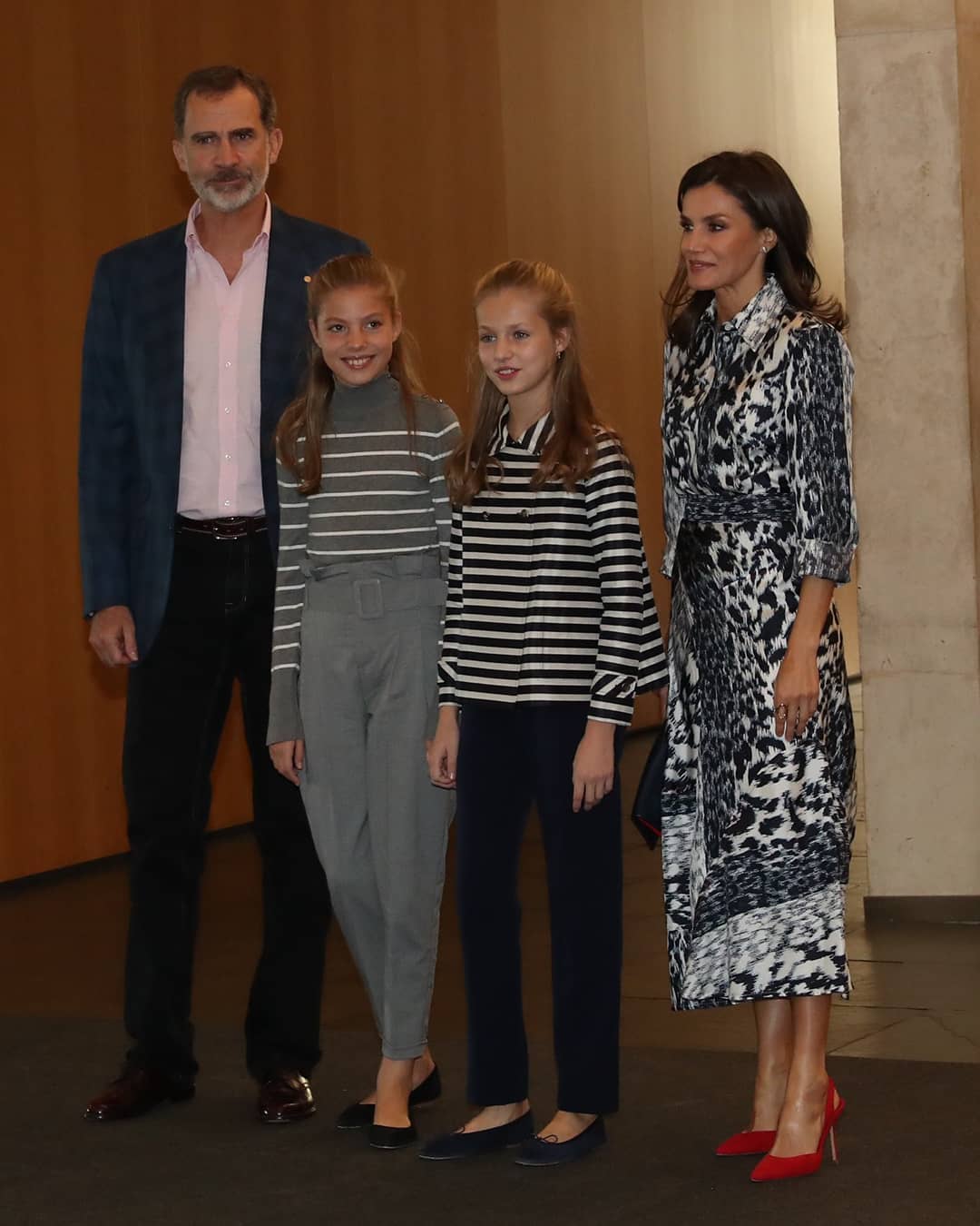 Infanta Sofía se lució en evento con pantalones 'low cost' que son tendencia: también están en Chile