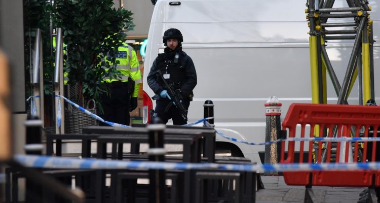 Presunto ataque terrorista concluyó con dos fallecidos en Londres: responsable terminó muerto