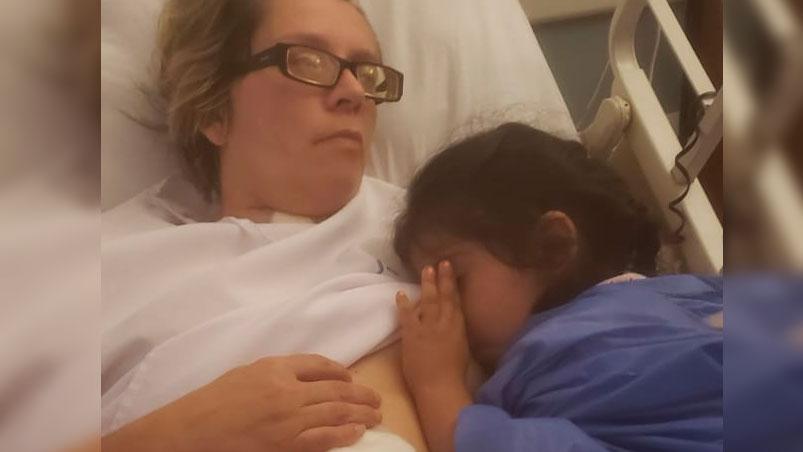 Mujer despertó del coma para amamantar a su hija