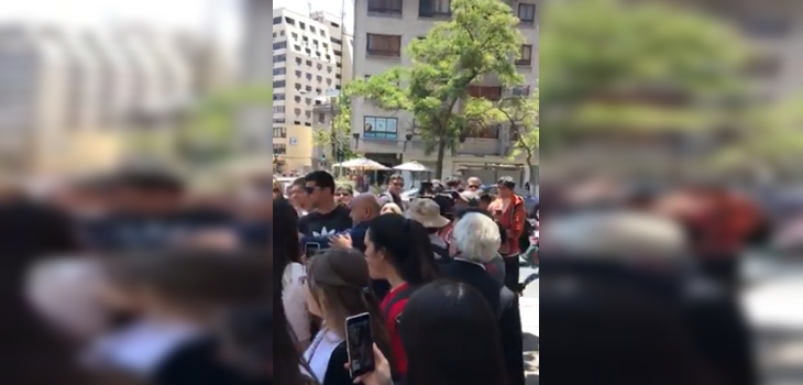 Miguel Acuña y equipo de Canal 13 fueron funados en estación Tobalaba: 