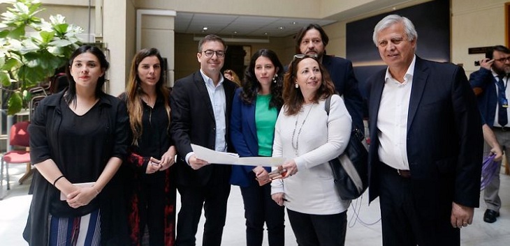 Diputados de oposición proponen sueldo mínimo de $430 mil para superar línea de la pobreza