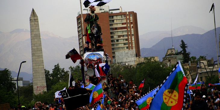 A un mes del estallido: marchas con incidentes aislados se registran en Santiago y Concepción