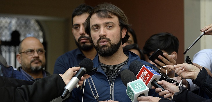 Jorge Sharp anunció aumento en sueldo mínimo de funcionarios municipales: llegará a $500 mil en 2021