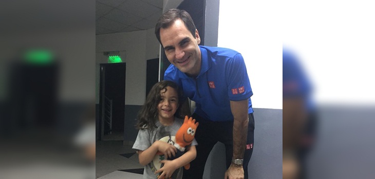 La reacción de una niña al conseguir el autógrafo de Federer en Chile es lo más tierno que verás hoy
