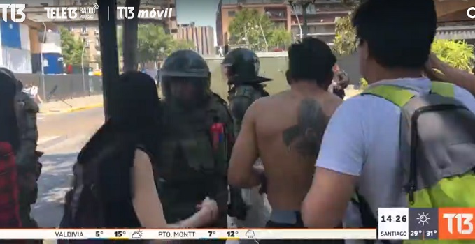 agresión carabineros en t13