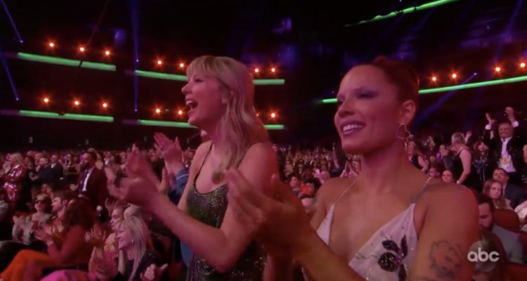 Taylor Swift emocionada