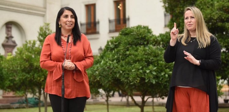 Asociación de Sordos critica a intérprete de señas recién incorporada a vocería de ministra Rubilar