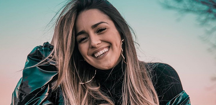 Tardó, pero llegó: Xiomara Herrera recibió premio obtenido en 'Rojo' y compartió divertida imagen