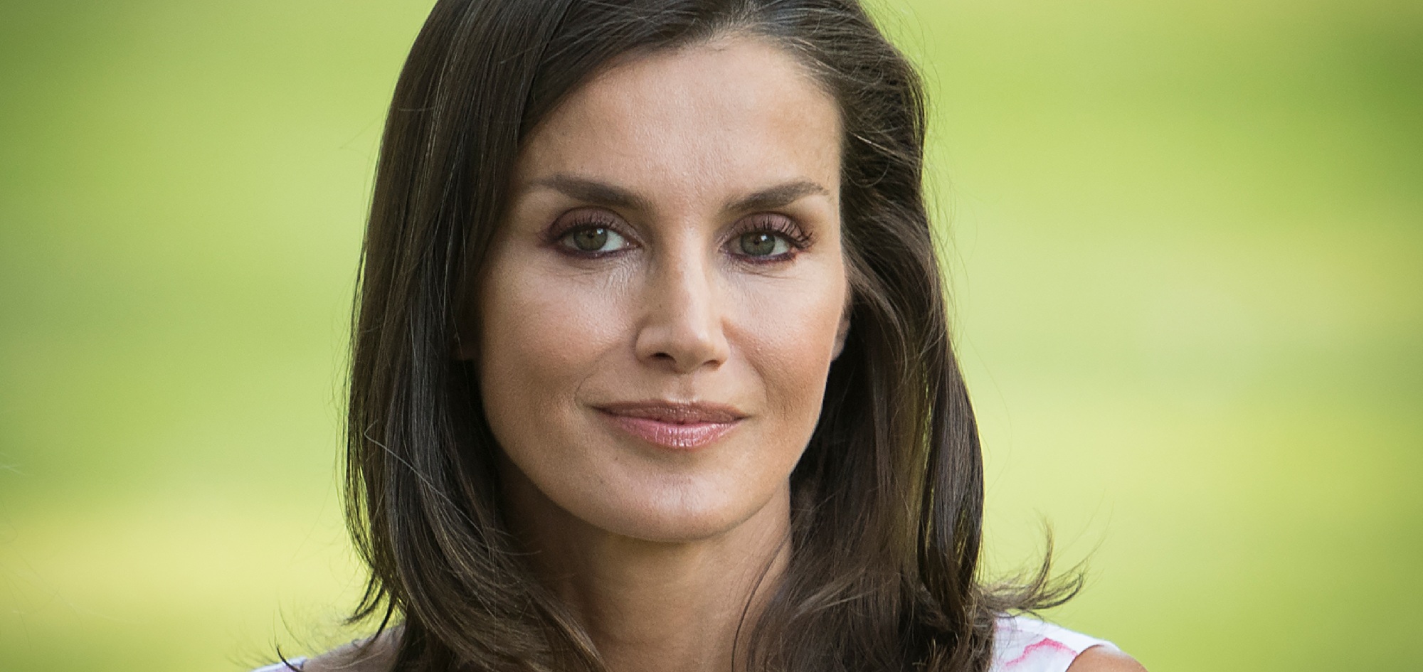 La reina Letizia ama esta falda animal print y enseña cómo combinar el estampado para verte elegante