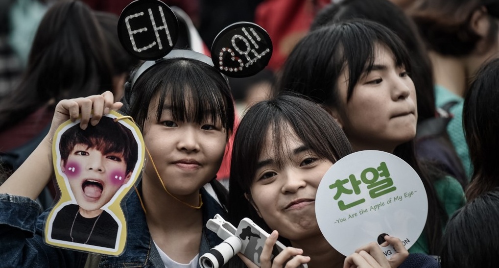 Cruzó fronteras: agencia surcoreana analizó informe big data que vincula K-pop con estallido social