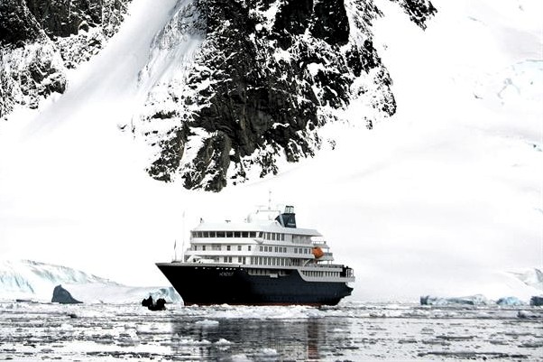 Crucero holandés lleno de turistas se sumó a búsqueda de avión FACH