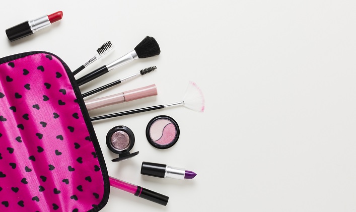 Expertos alertan sobre la importante cantidad de bacterias que aloja tu maquillaje: puede ser dañino