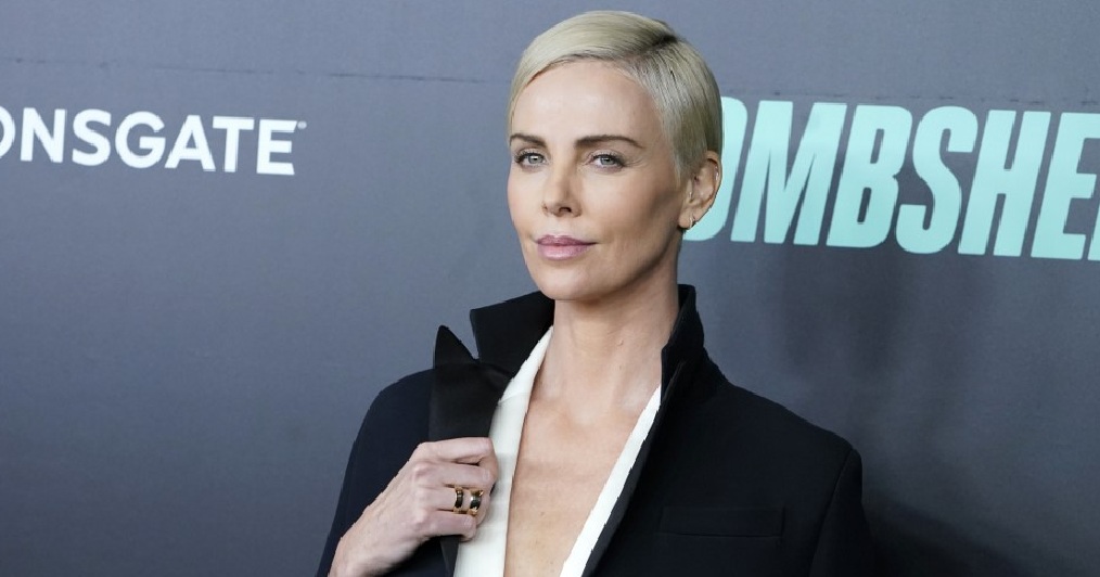 Charlize Theron habló del desgarrador día en que su madre mató a su papá: 
