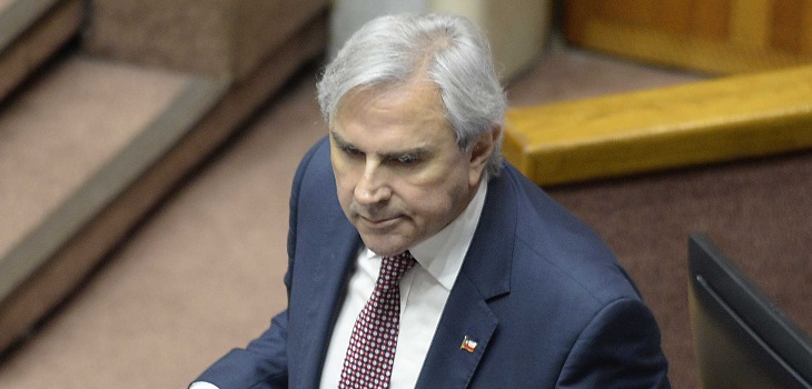 La machista forma en que senador Moreira interpeló a Camila Vallejo tras tuit sobre Karim Chahuán