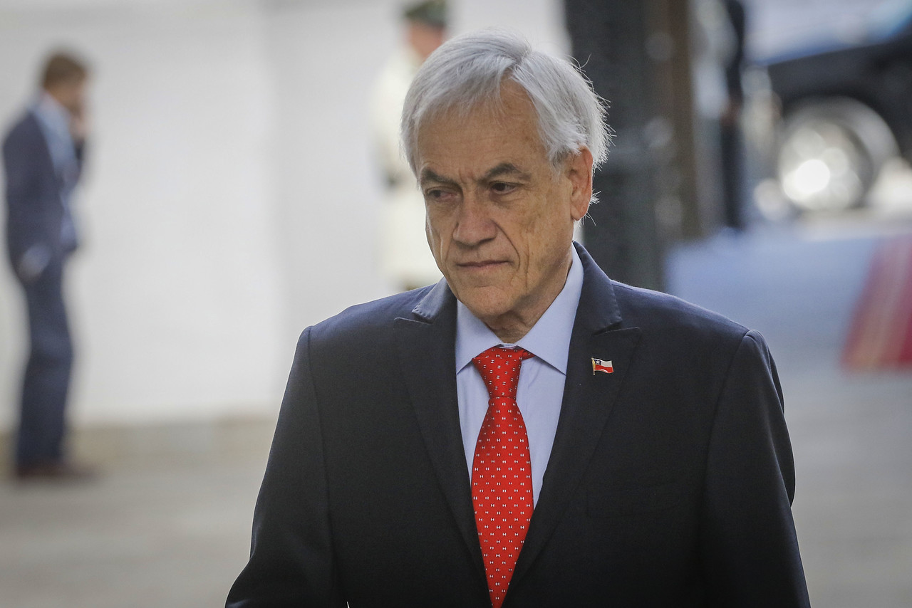 Piñera canceló viaje a cambio de mando en Argentina por emergencia de avión siniestrado