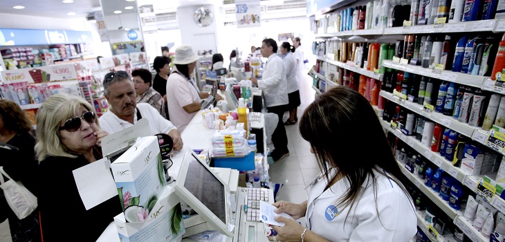 2 mil millones: Cruz Verde, Ahumada y Salcobrand deberán compensar a clientes afectados por colusión