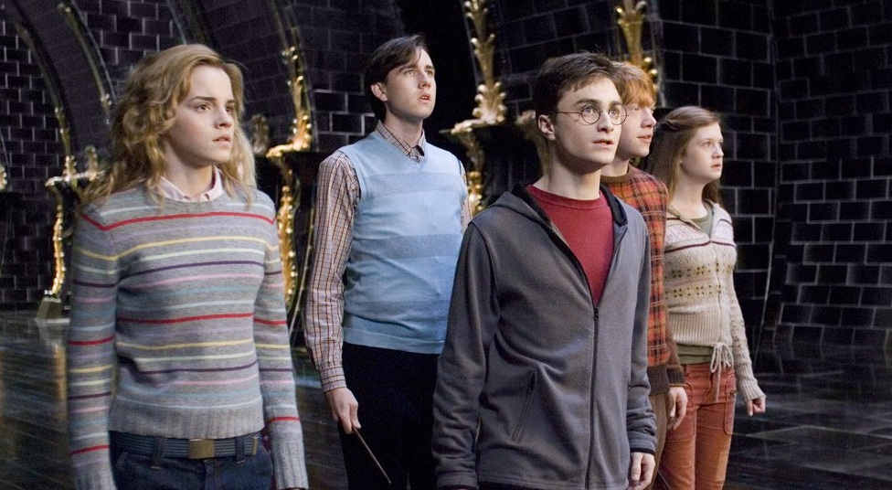 Emma Watson compartió postal navideña junto al elenco de 