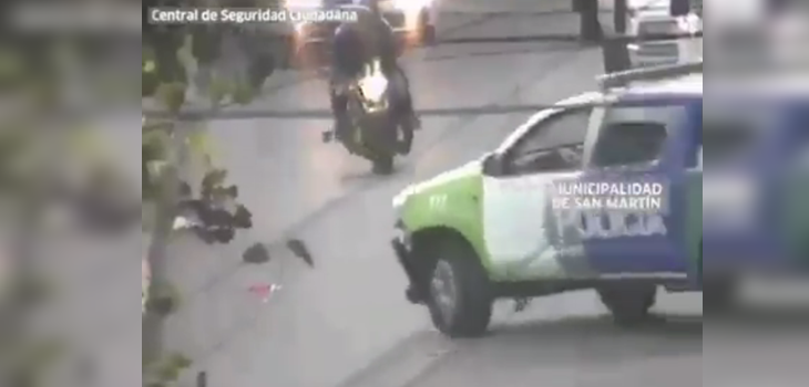 Cámaras captan brutal accidente en Argentina: ladrones chocaron con auto policial tras persecución