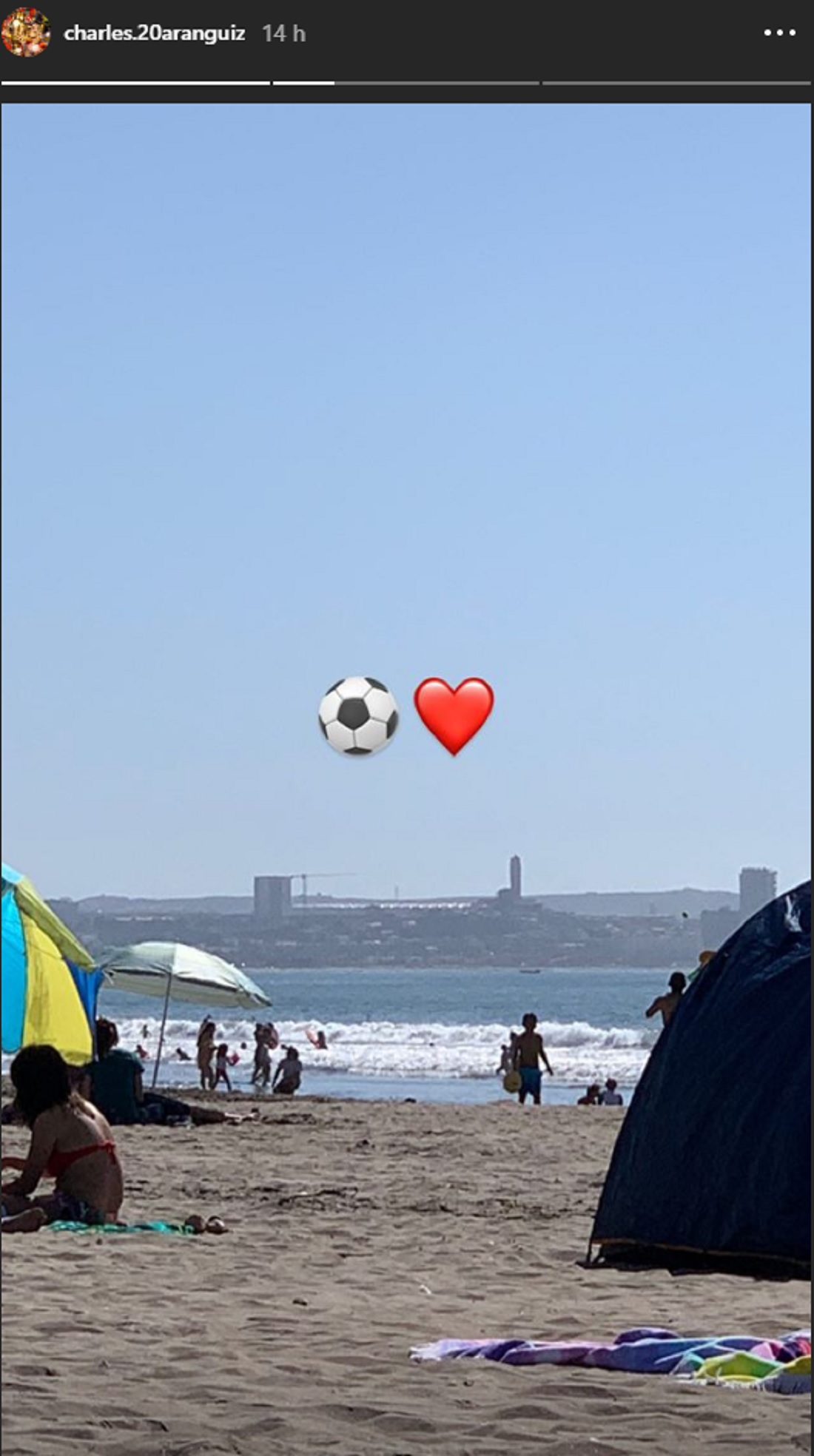 Fanáticos reaccionan ante sencillas vacaciones de Charles Aránguiz y el apoteósico viaje de Vidal