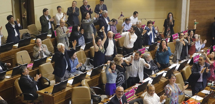 Constituyente: diputados aprueban aparte escaños para indígenas, paridad y listas independientes