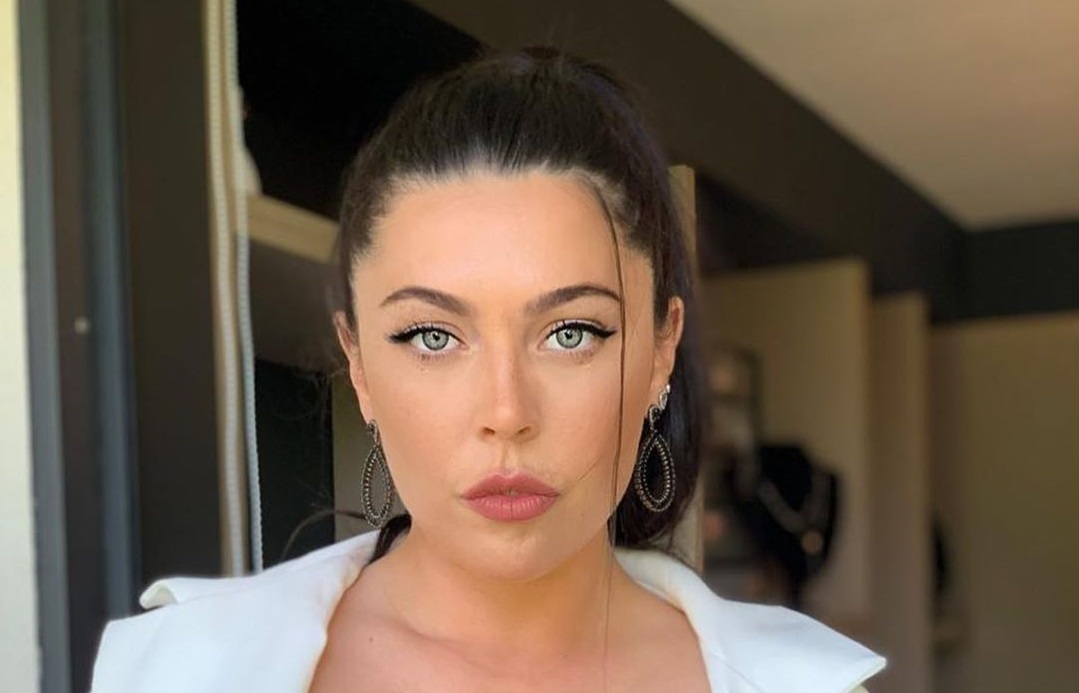 Daniela Aránguiz vivió mal rato durante sus vacaciones: joven que cuidaba sus mascotas hizo fiesta