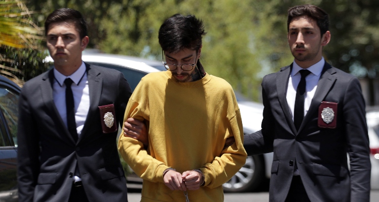 Se descartó montaje: PDI detuvo a dos jóvenes acusados de incendio en BancoEstado de Providencia