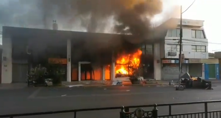 En prisión preventiva quedan dos acusados de saquear e incendiar BancoEstado en Villa Alemana