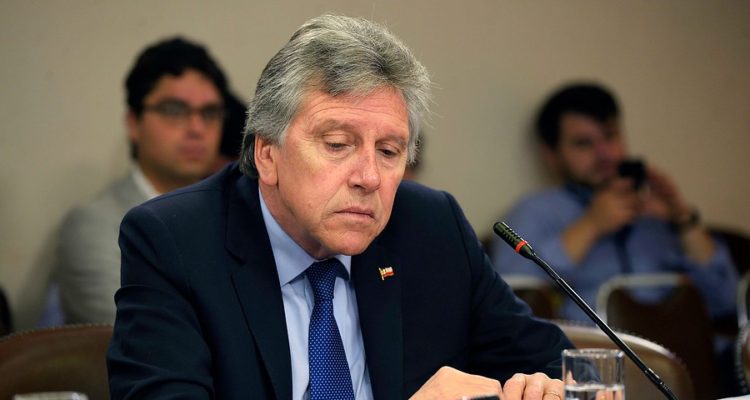 Espina reitera que Carabineros fue sobrepasado: 