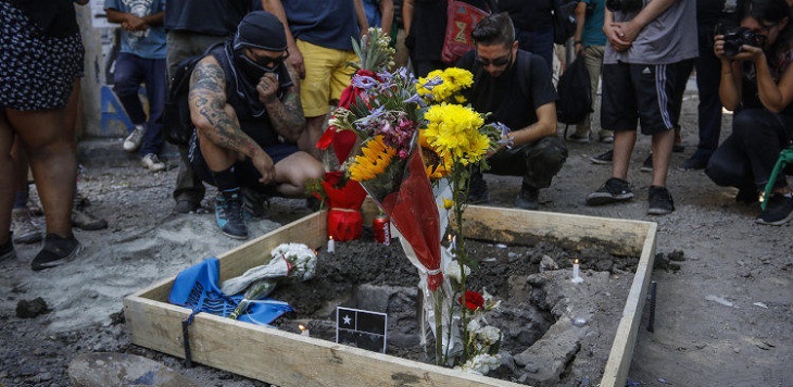 Identifican cuerpo de hombre que murió durante manifestaciones en Plaza Baquedano