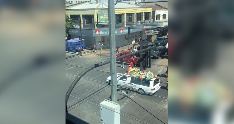 Cortejo fúnebre con balazos irrumpió en el centro de Curicó: alcalde criticó actuar de Carabineros