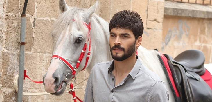 ¿Quién es Akin Akinözü, el galán turco que cautivó a los televidentes de 'Hercai'?