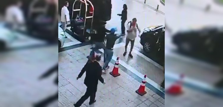 Pareja de turistas sufrió violento asalto afuera de hotel en Las Condes: cámaras grabaron todo
