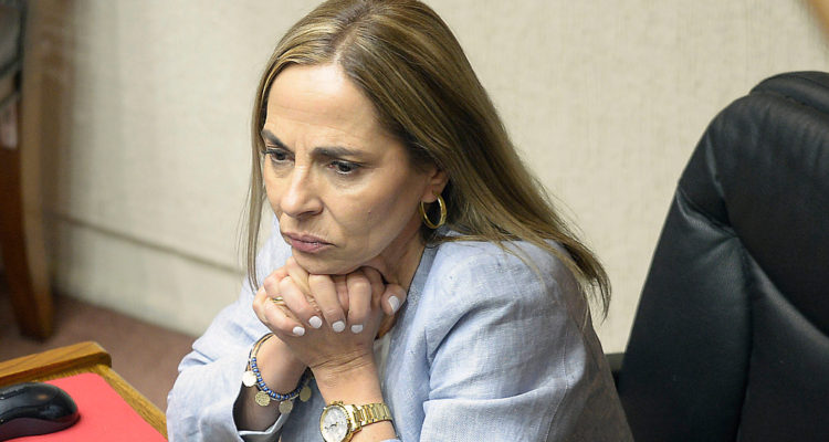 Ministra Plá destaca performance de LasTesis y recibe ola de críticas en redes sociales