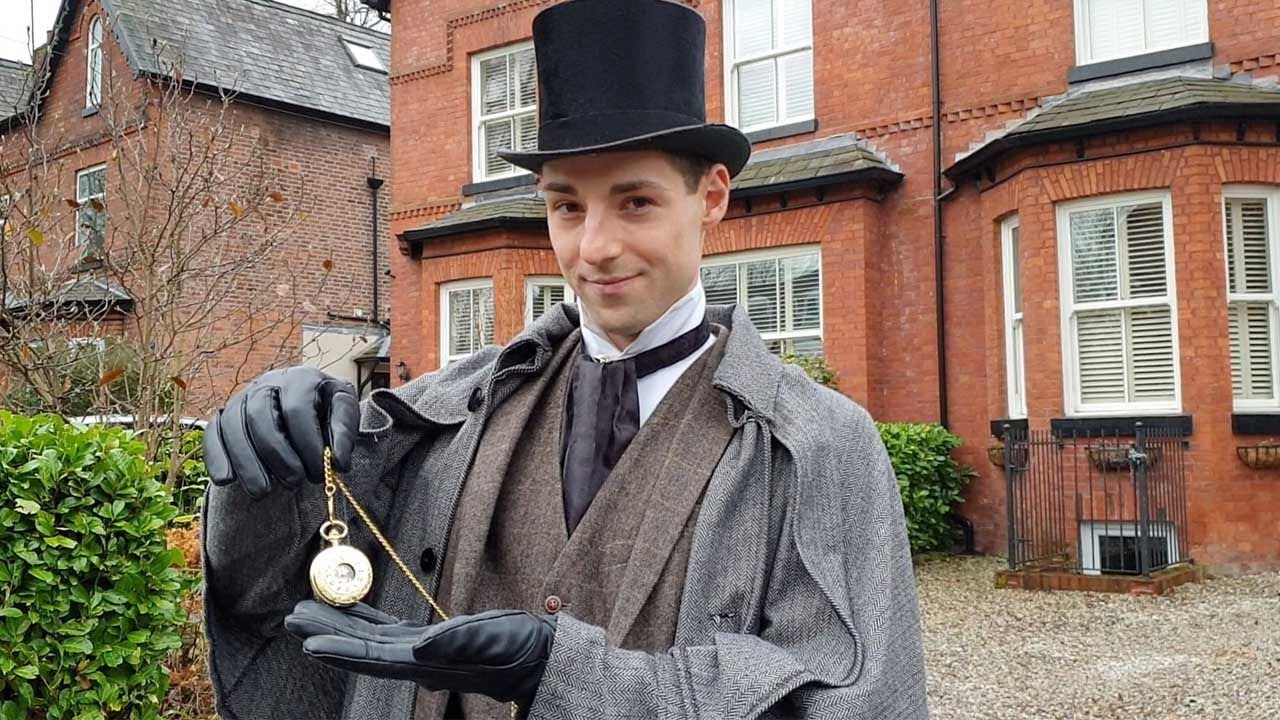 Joven de 24 años vive como si estuviera en la época victoriana y quiere una esposa que use polisón