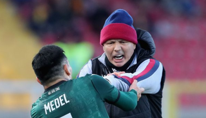 Gary Medel vivió insólita jornada con el Bologna: se peleó con su técnico tras ser recriminado