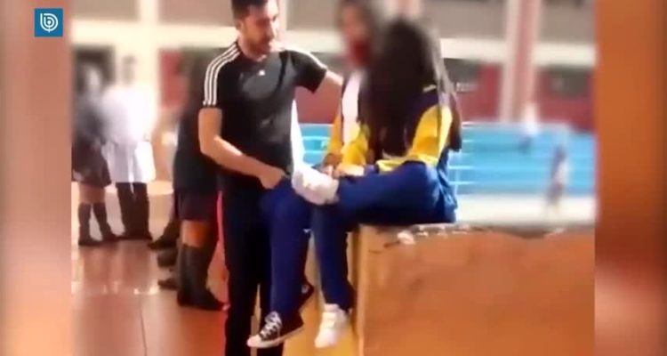 Profesor grabado tocando a alumna fue suspendido de escuela de Antofagasta tras viralización de funa
