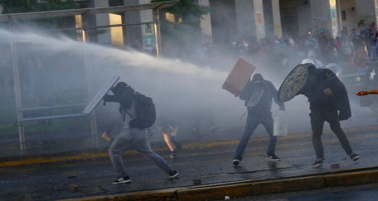 Colegio Químico acusa vicios en estudio que detectó soda cáustica en agua de 