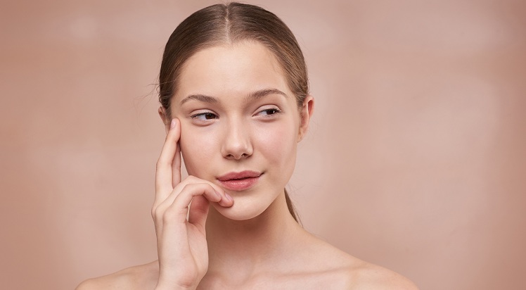 Yoga facial: la nueva tendencia que promete reducir los signos de la edad sin gastar de más