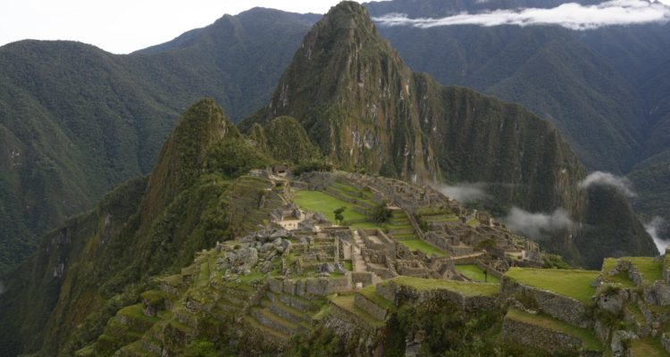 Chileno fue detenido con otros 5 turistas por dañar y defecar en templo Machu Picchu