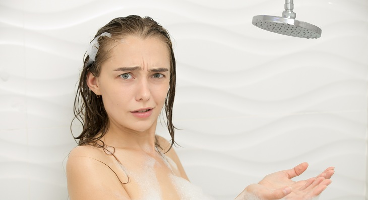 ¿Cuál es la manera correcta de lavar tu pelo? Expertos entregaron tips para mantenerlo fuerte y sano