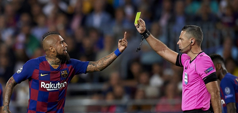 Otro golpe duro: rechazan demanda de Arturo Vidal contra Barcelona por supuestos bonos impagos