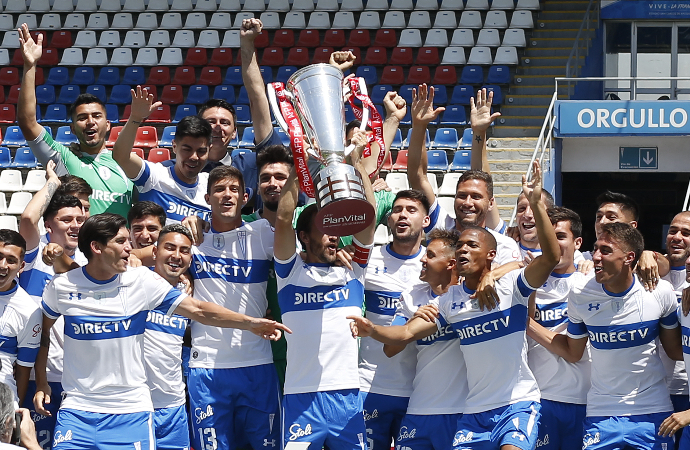 ¿No les gustó? Universidad Católica presentó su nueva camiseta y sus hinchas reaccionaron