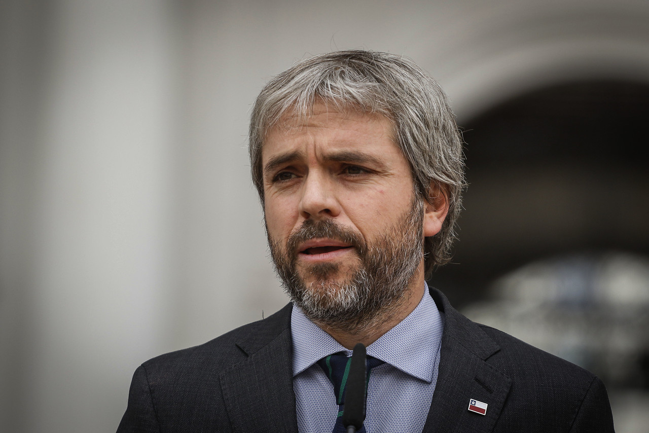 Ministro Blumel tras incendio en iglesia: 