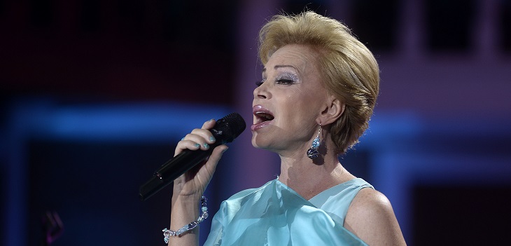 Paloma San Basilio y el parecido de su vestido con el de Elsa de 'Frozen': 