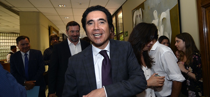 Con meme incluido: ministro Briones explicó dichos sobre Netflix y 