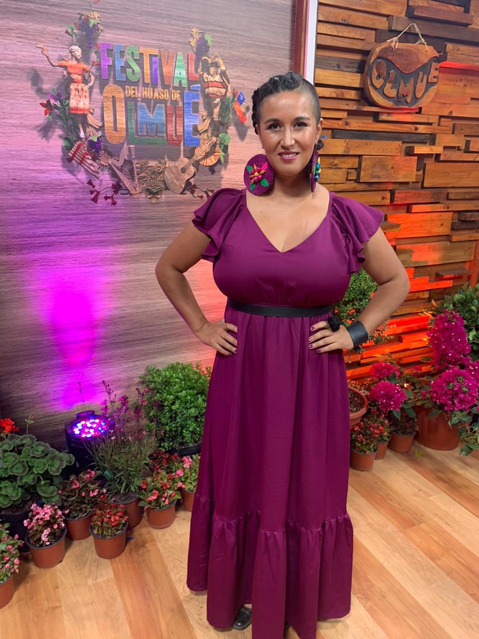 Presidenta del jurado de Olmué ‘la Chinganera’ deslumbra con un look feminista: “Ni una menos”